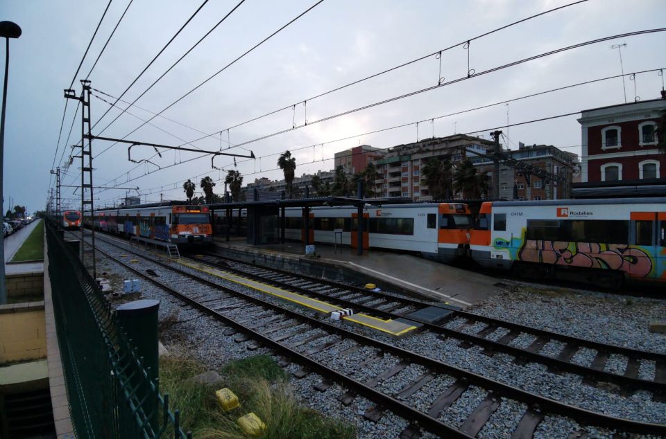 Trenes de la línea de Cercanías R1 en la estación de Mataró, capital del Maresme. Foto: R. G.