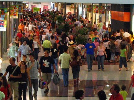 El centre comercial Mataró Parc el diumenge al matí El centre comercial Mataró Parc el diumenge al matí