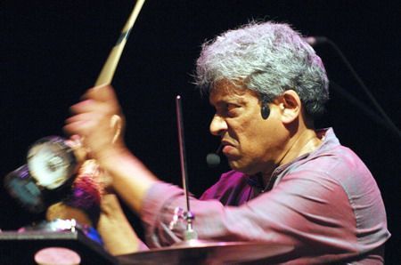 Gurtu, a la percussió Gurtu, a la percussió