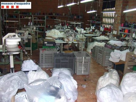 Interior del taller il·legal