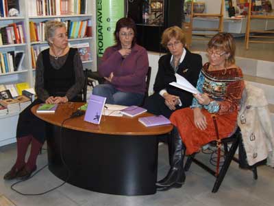 La editora de Candaya, Olga Martínez, Martín Taffarel y una representante de Jorge Larrosa.
