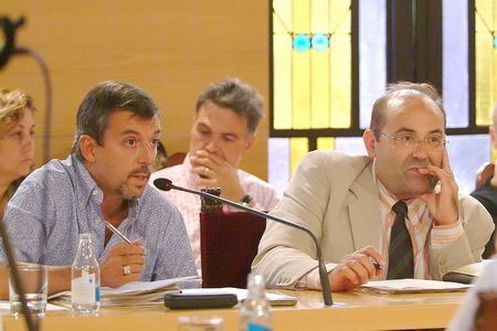 Pau Mojedano fent la proposta al ple