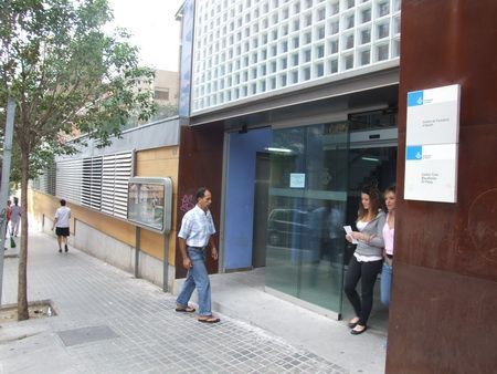 Entrada del centre cívic de Rocafonda Entrada del centre cívic de Rocafonda