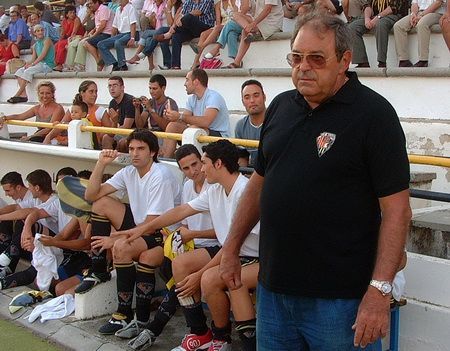 Creixell dirigiendo el equipo la temporada 2004-05 Creixell dirigiendo el equipo la temporada 2004-05