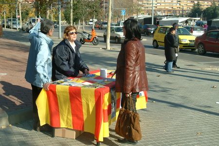 Una de las paradas informativas a la ronda Frederic Mistral
