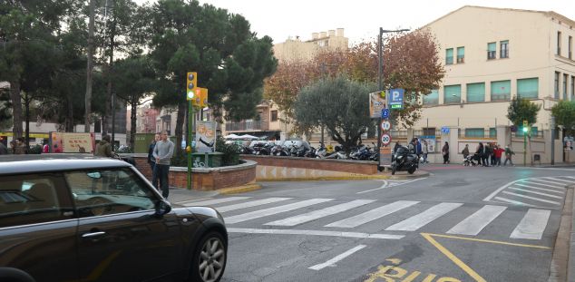 L'entrada a l'aparcament de plaça de les Tereses L'entrada a l'aparcament de plaça de les Tereses