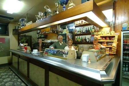 Dos imágenes del local Dos imágenes del local