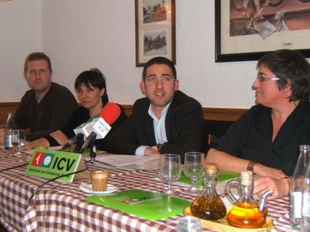 Merino, Calvo, Morales y Guirao durante la comida Merino, Calvo, Morales y Guirao durante la comida