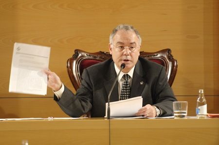 Baron, amb l'informe del secretari