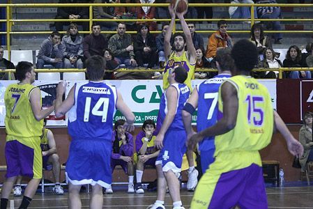 Roger Joan desde los 6'25m