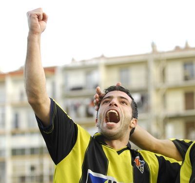 Landi celebrando el primer gol Landi celebrando el primer gol