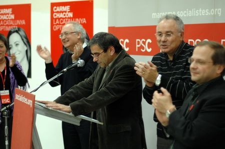 Mas, Fontbona, Baron i Bassas celebrant la victòria a la seu socialista