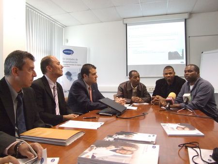 Mojedano, Bauer, Pérez i membres de l'associació de Guineans