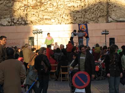 Un instant del taller de castellers de dissabte.
