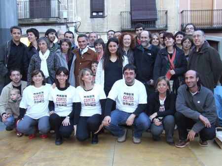 Foto de familia de los autores e ilustradores de los cuentos de las Santas