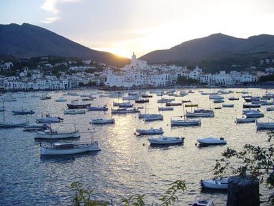 Imagen de la bahía de Cadaqués cuando cae el solo. Imagen de la bahía de Cadaqués cuando cae el solo.