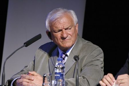 Divjak durant la conferència Divjak durant la conferència