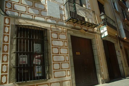 Fachada del edificio, ubicado al Callejón Fachada del edificio, ubicado al Callejón