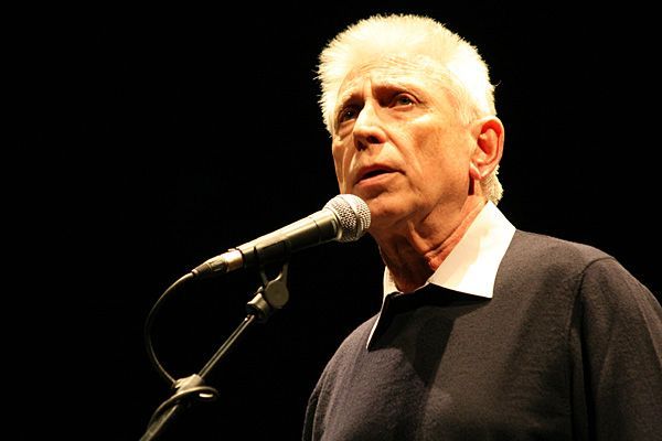 Raimon, durant un concert
