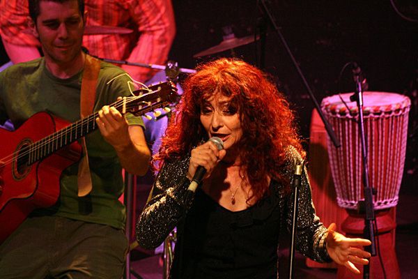 Mónica, cantante de Ea!