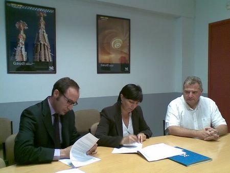 El momento de la firma del convenio