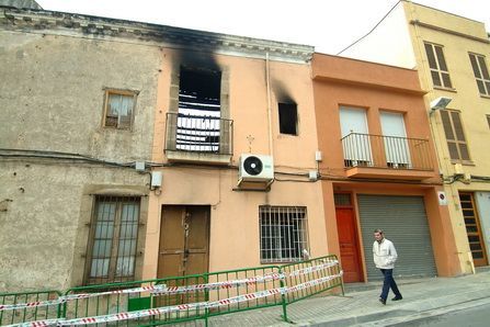 Façana de la casa cremada Façana de la casa cremada