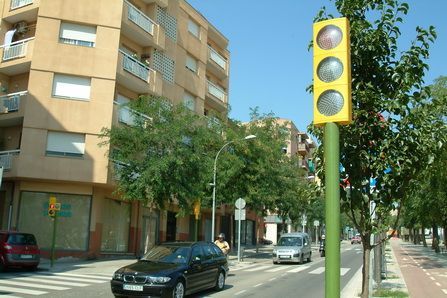 Uno de los semáforos de la ronda Rafael Extraño Uno de los semáforos de la ronda Rafael Extraño