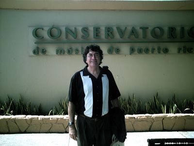 El guitarrista mataroní, ante el Auditorio de Puerto Rico donde ofreció una 'Masterclass' El guitarrista mataroní, ante el Auditorio de Puerto Rico donde ofreció una 'Masterclass'