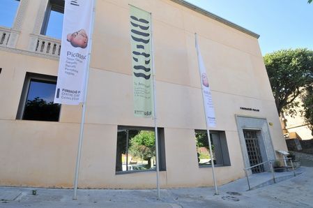 Fachada de la Fundación Palau en Caldes de Estrac Fachada de la Fundación Palau en Caldes de Estrac