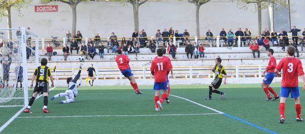 Ocasió de gol de Ramon a la segona part