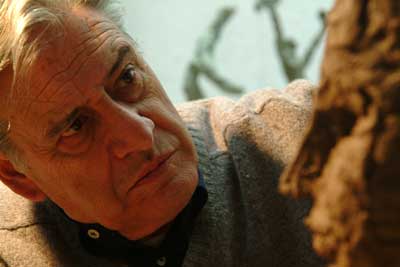 Lescultor a su estudio dÒrrius trabajando un busto. Lescultor a su estudio dÒrrius trabajando un busto.