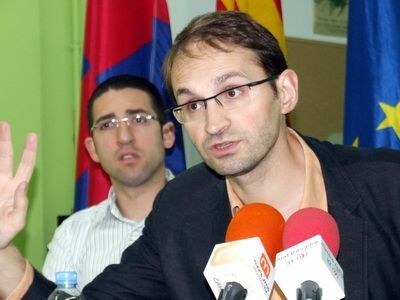 Herera, amb el president local d'ICV Sergi Morales, a la roda de premsa