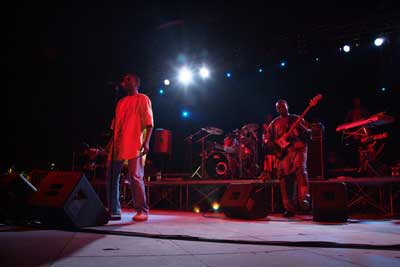 Youssou Dour en la actuación de Cruce de 2005. Youssou Dour en la actuación de Cruce de 2005.