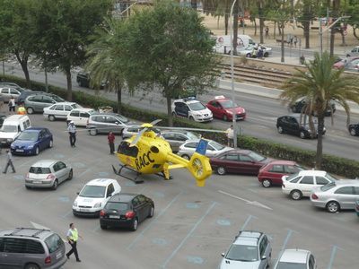  Aterratge de l'helicòpter a Can Maitanquis al carrer Hospital