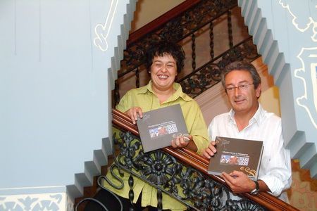 Los autores del libro a la casa Coll y Regàs
