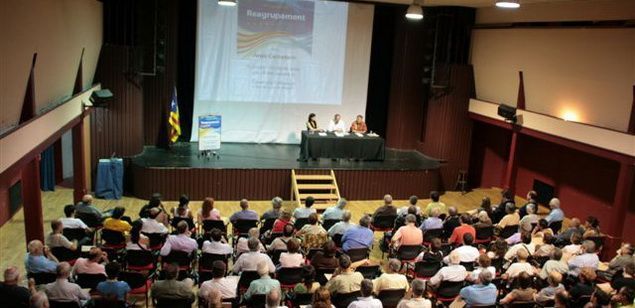 Presentació de reagrupament.cat al Casal Presentació de reagrupament.cat al Casal